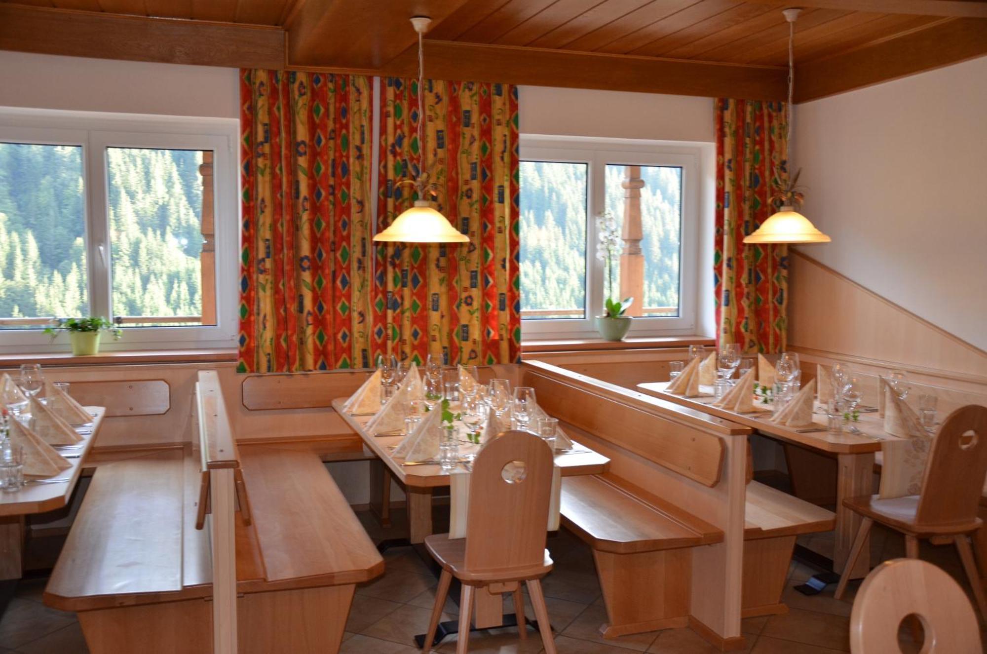 Ski In-Ski Out - Gaestehaeuser Saalbach-Hinterglemm - Wallegghof Christianhof Exterior photo