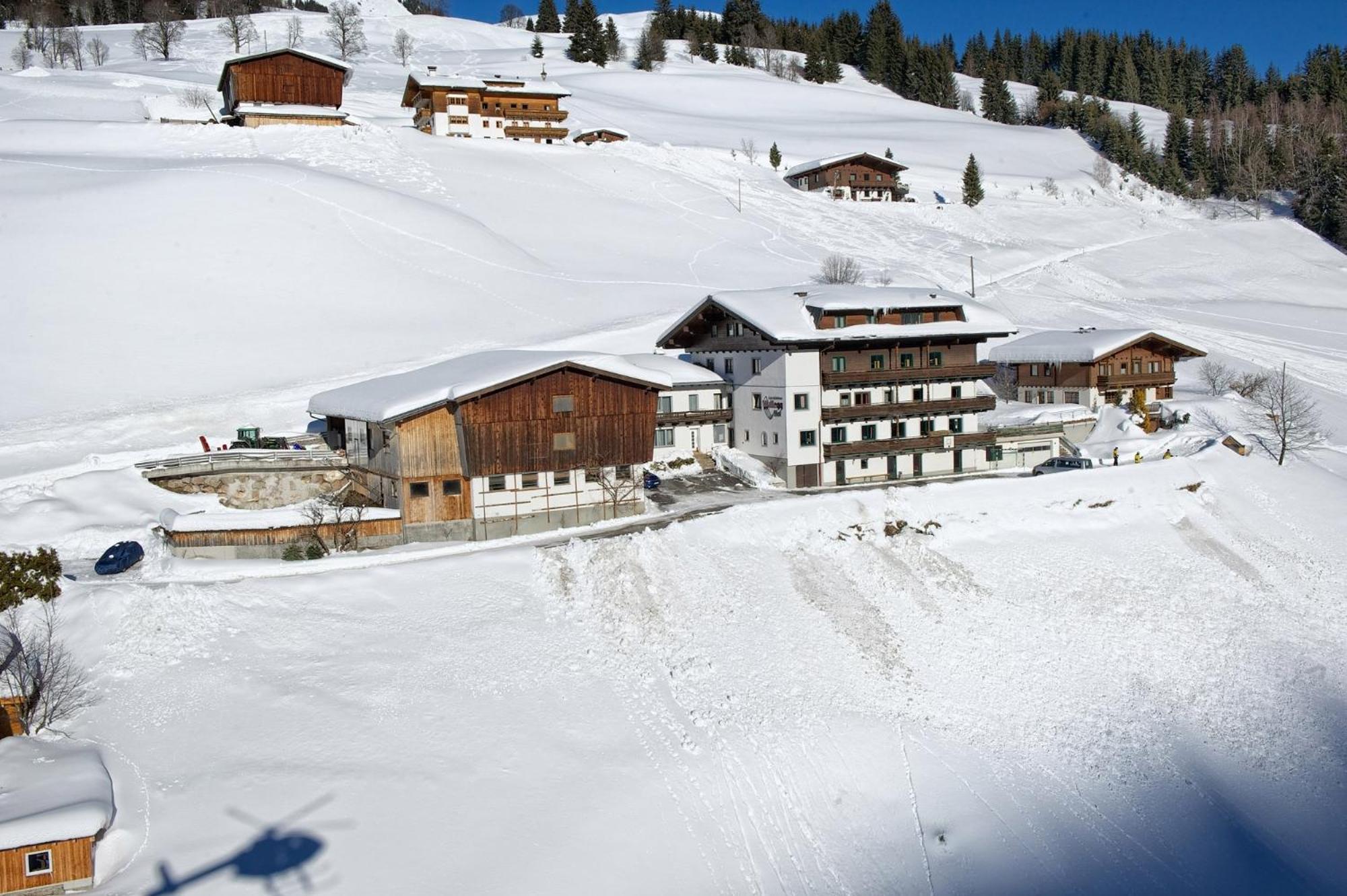 Ski In-Ski Out - Gaestehaeuser Saalbach-Hinterglemm - Wallegghof Christianhof Exterior photo